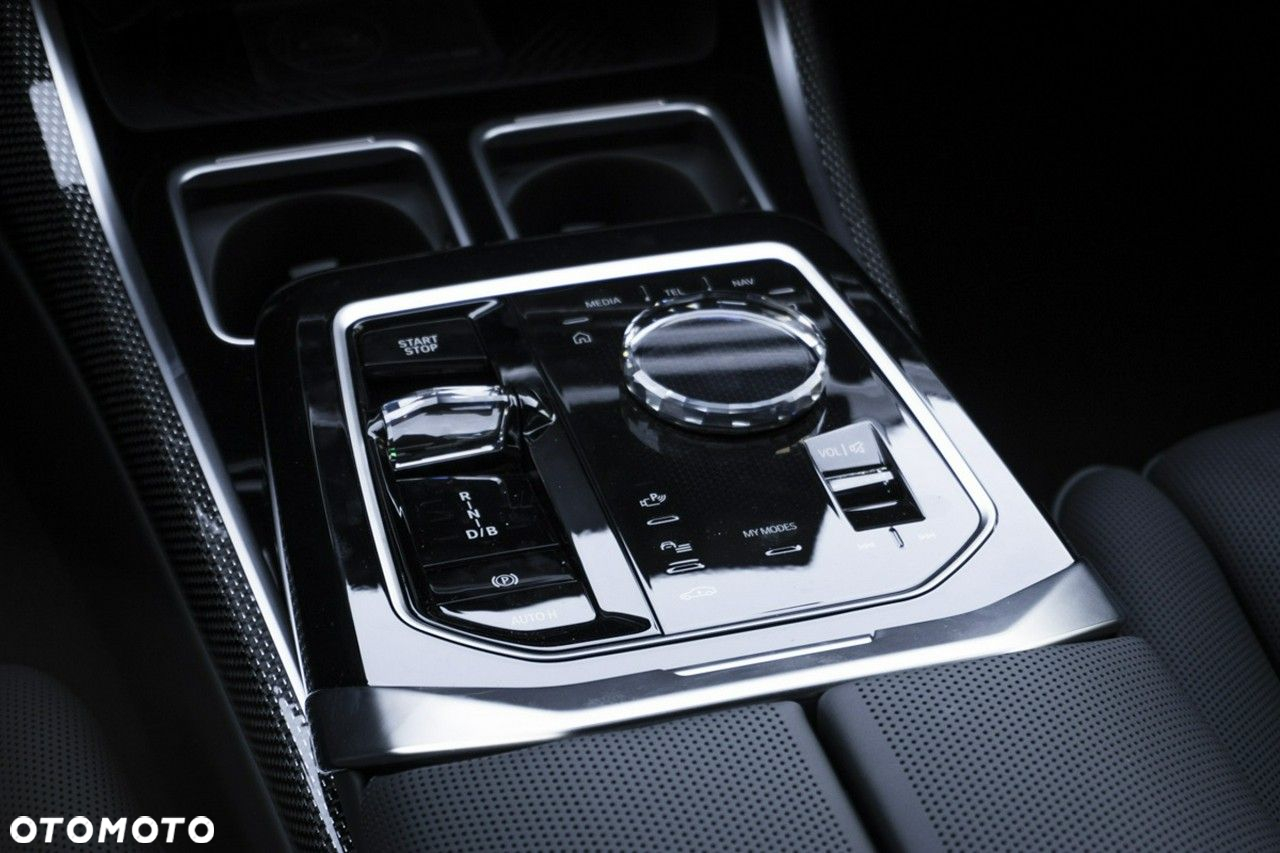 BMW i7 - 13