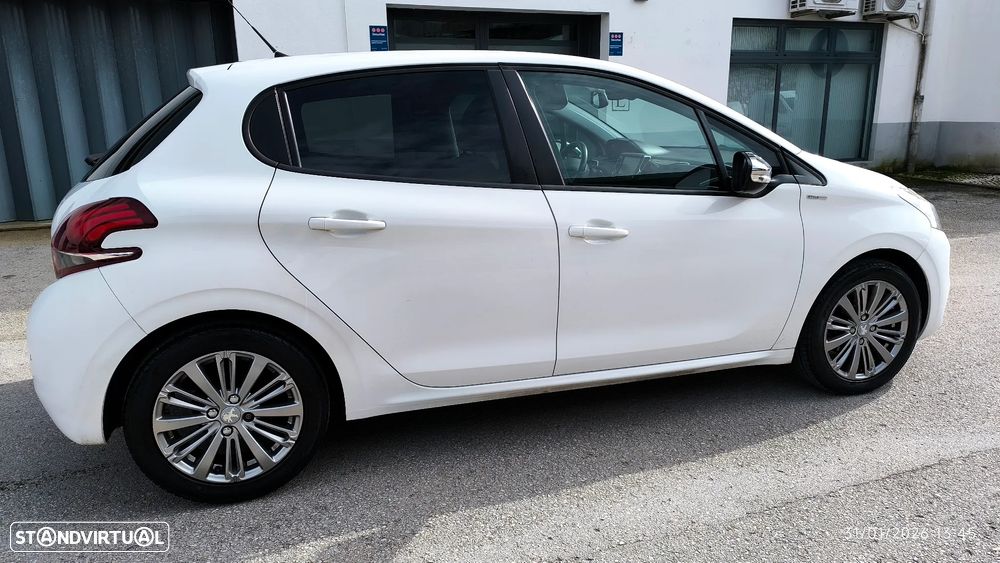 Peugeot 208 1.2 PureTech Style - 18