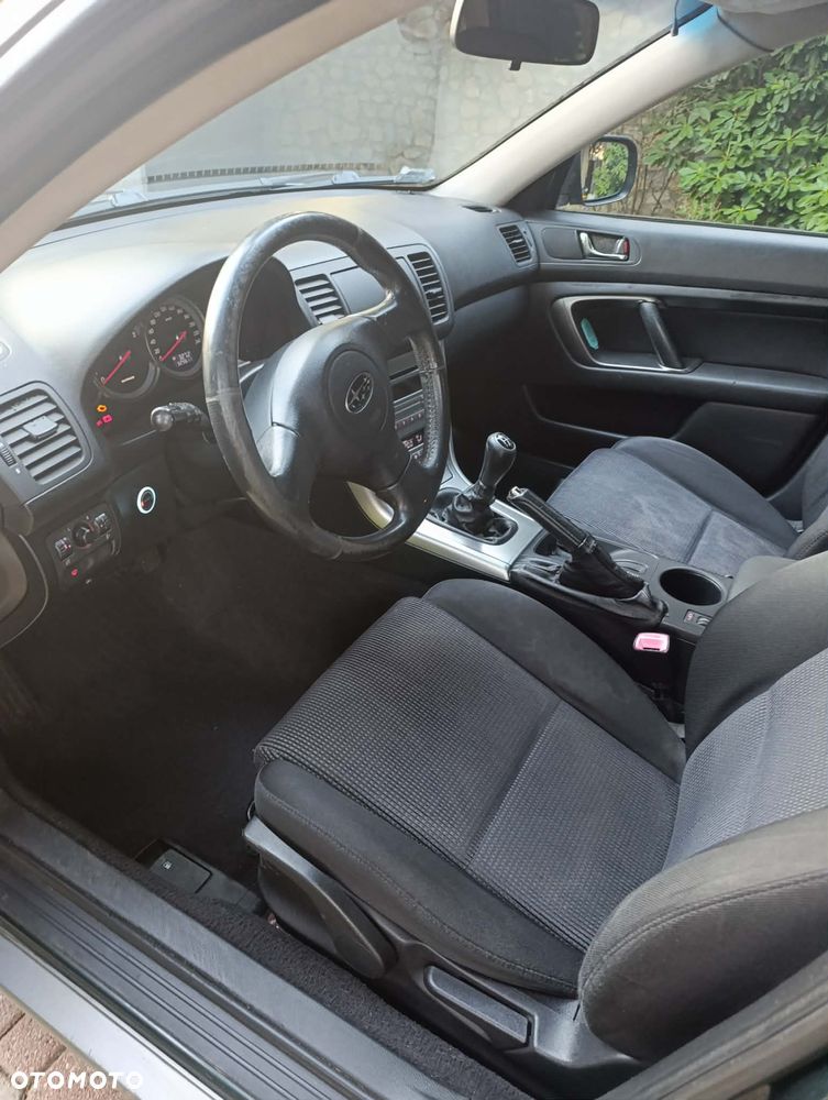 Subaru Legacy 2.5i MT - 10