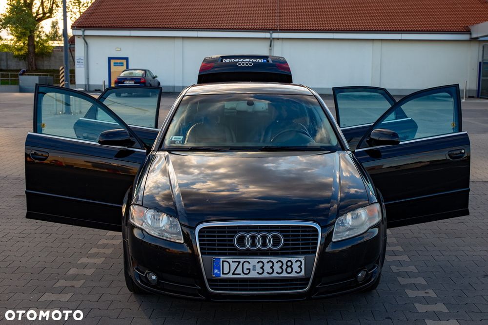Audi A4 Limousine - 1