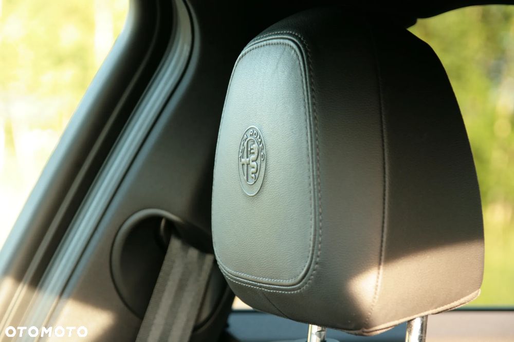 Alfa Romeo Giulia 2.0 Turbo 16V AT8-Q4 Veloce - 8