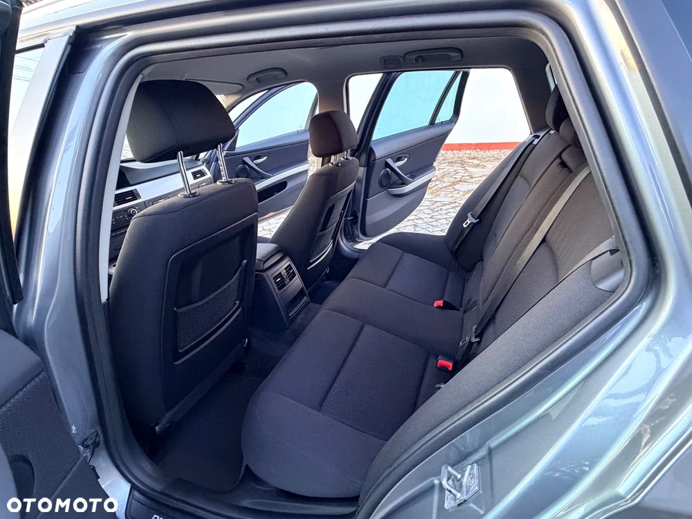BMW Seria 3 320d xDrive - 10