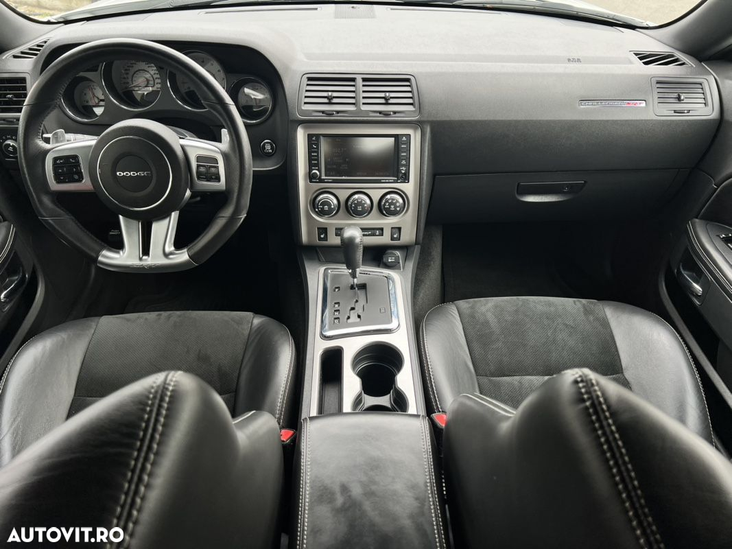 Dodge Challenger - 8
