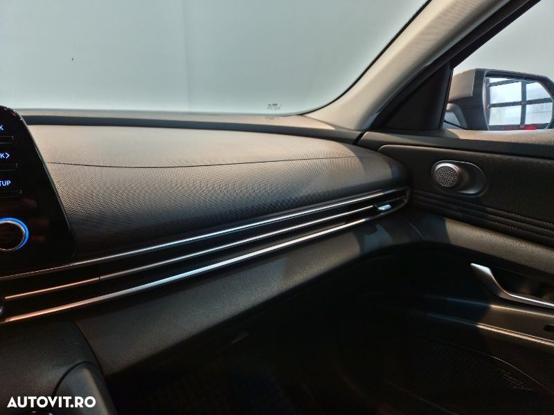 Hyundai Elantra 1.6 l 123 CP CVT Exclusive - 24