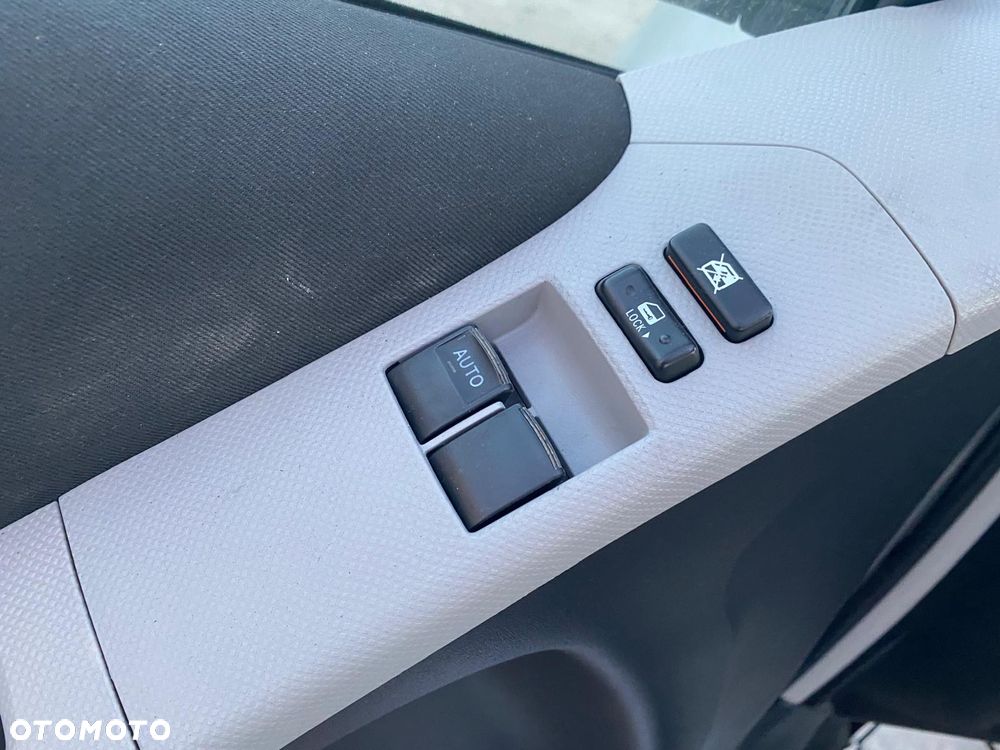 Toyota Yaris 1.3 VVT-i Executive - 23