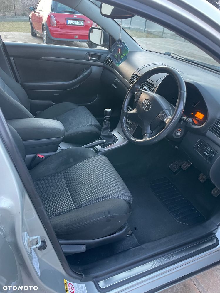 Toyota Avensis 2.2 D-4D Sol - 10