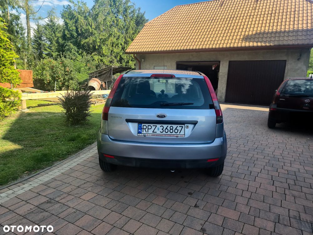 Ford Fiesta 1.3 Ambiente - 4