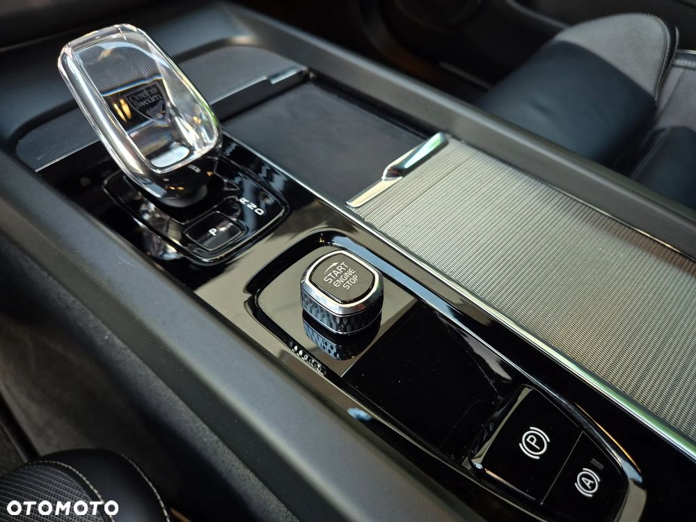 Volvo XC 60 B4 D Ultimate Dark - 23