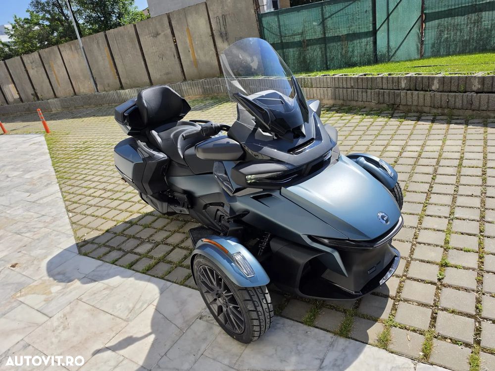 Can-Am Spyder - 1
