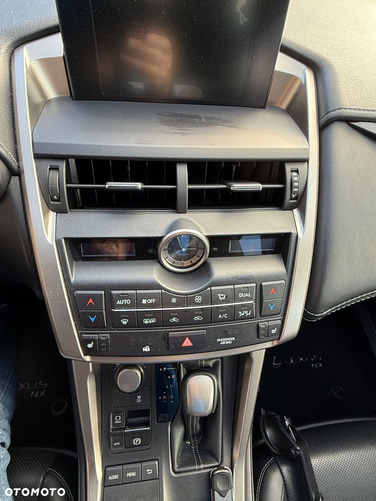 Lexus NX 200t Comfort AWD - 21