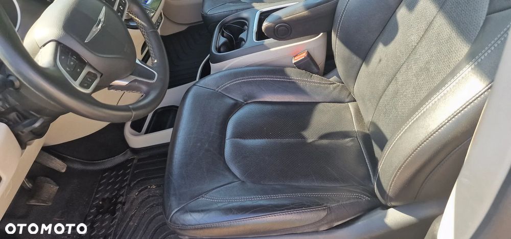 Chrysler Pacifica - 28