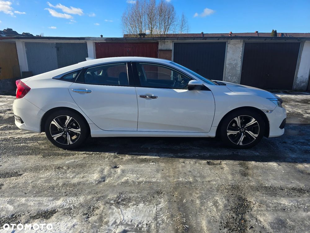 Honda Civic 1.5 i-VTEC Turbo CVT Executive - 12