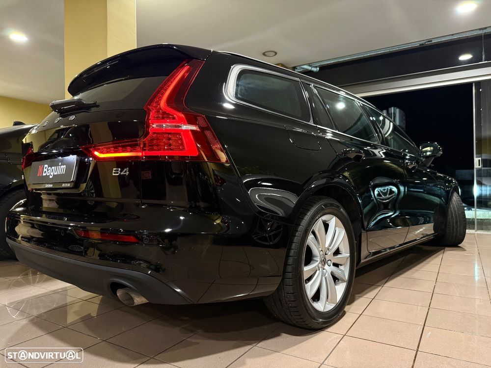 Volvo V60 2.0 B4 Momentum Geartronic - 25