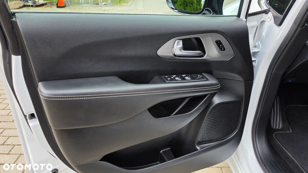 Chrysler Pacifica - 21