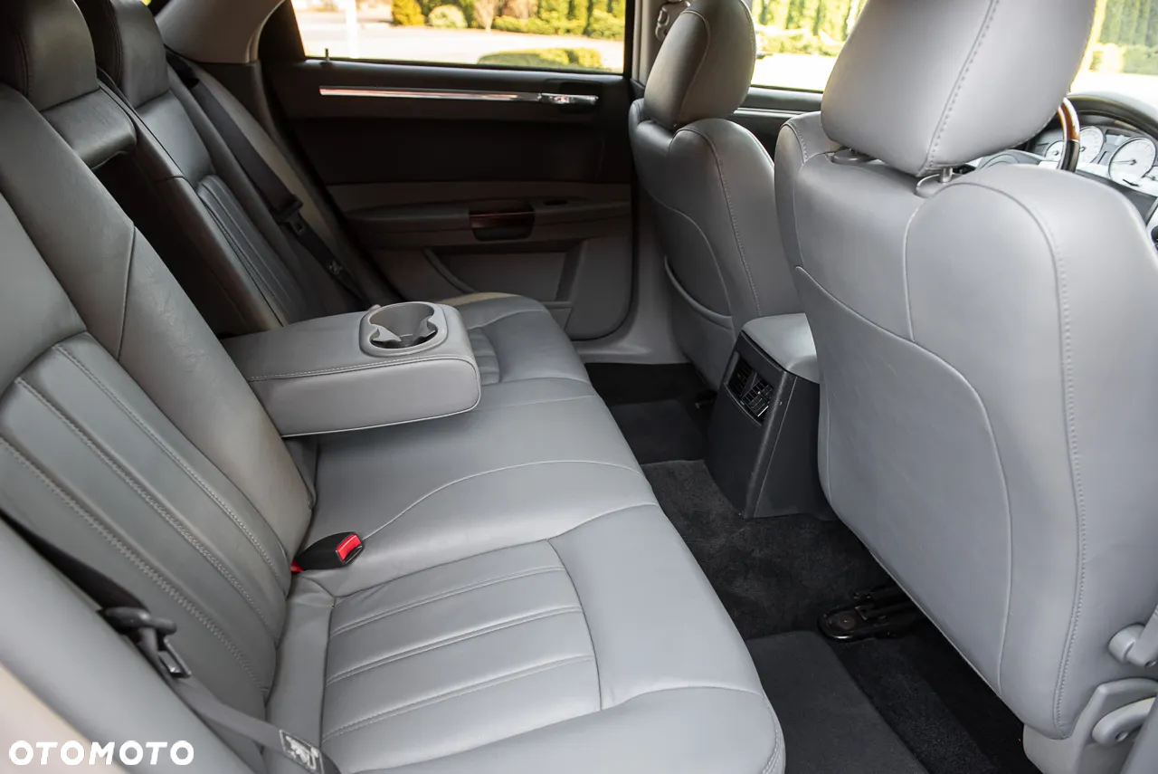 Chrysler 300C 5.7 V8 Hemi AWD - 18