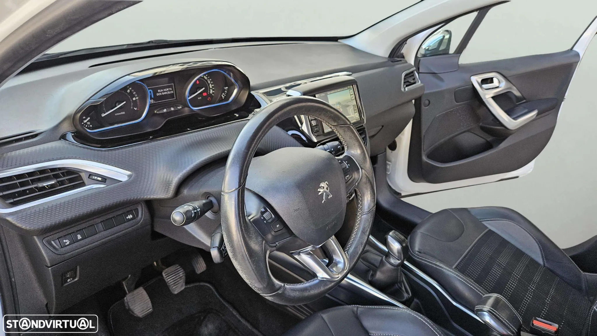 Peugeot 2008 1.2 PureTech Allure - 17