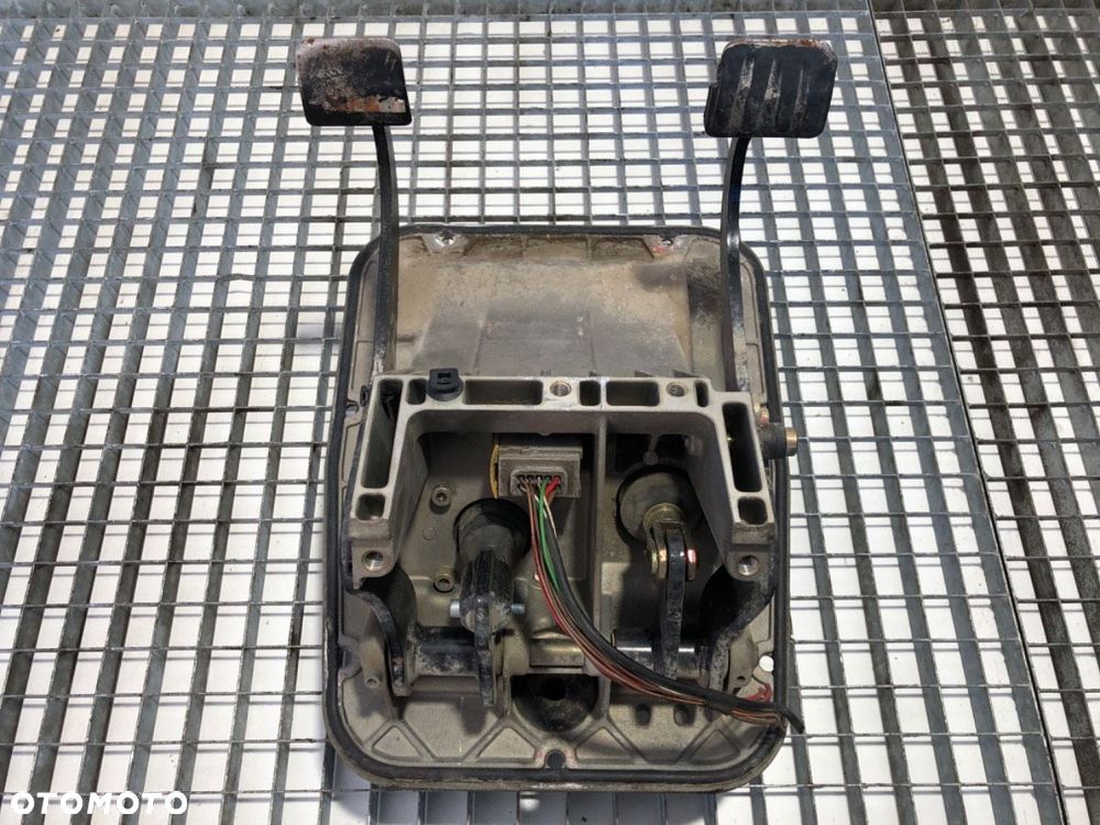 PEDAŁY  IVECO STRALIS I 2002 - 2022 AS 260S48 353 kW [480 KM] 6x2/4 2002 41211429 - 2