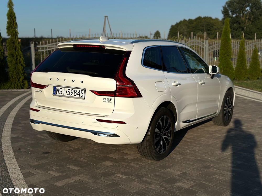 Volvo XC 60 B5 B AWD Plus Bright - 4