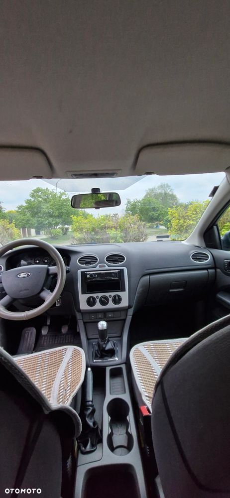 Ford Focus 1.6 TDCi DPF Ambiente - 8