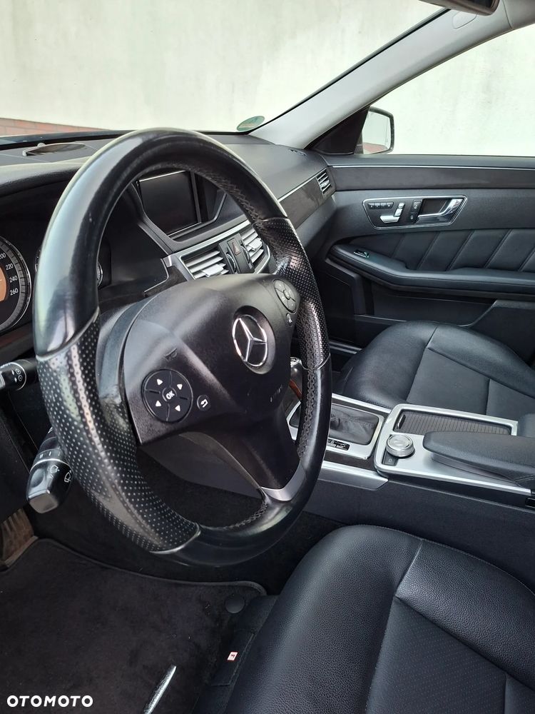 Mercedes-Benz Klasa E 200 CGI BlueEFFICIENCY Automatik - 17