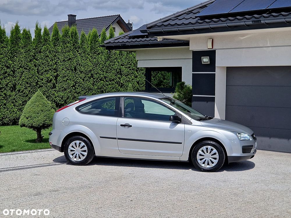 Ford Focus 1.6 16V Ambiente - 2