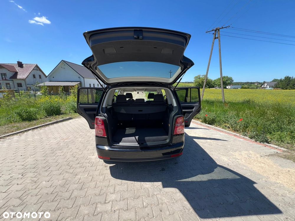 Volkswagen Touran - 29