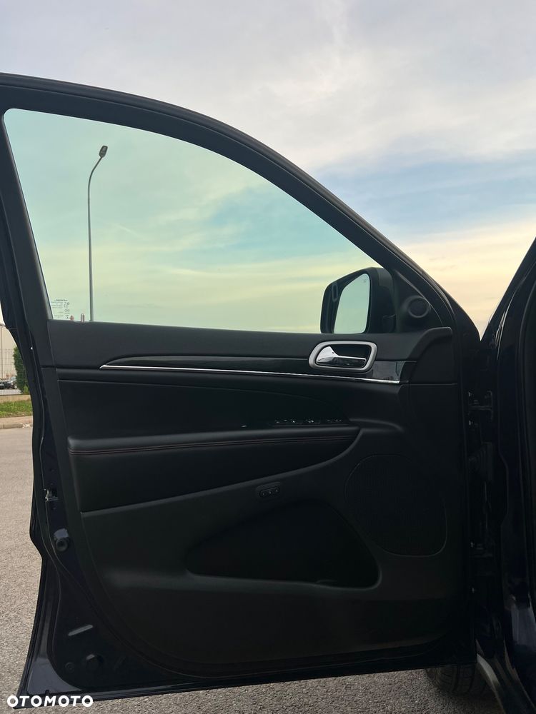 Jeep Grand Cherokee - 16