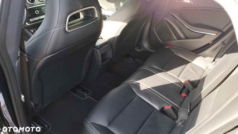 Mercedes-Benz CLA 180 7G-DCT - 11