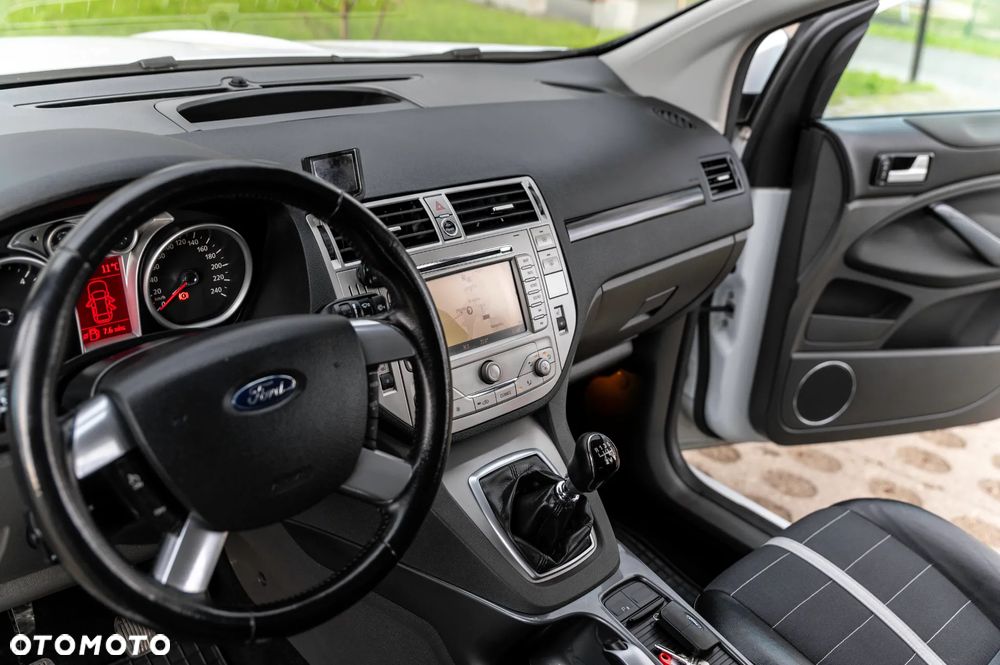 Ford Kuga 2.0 TDCi 4x4 Titanium - 34