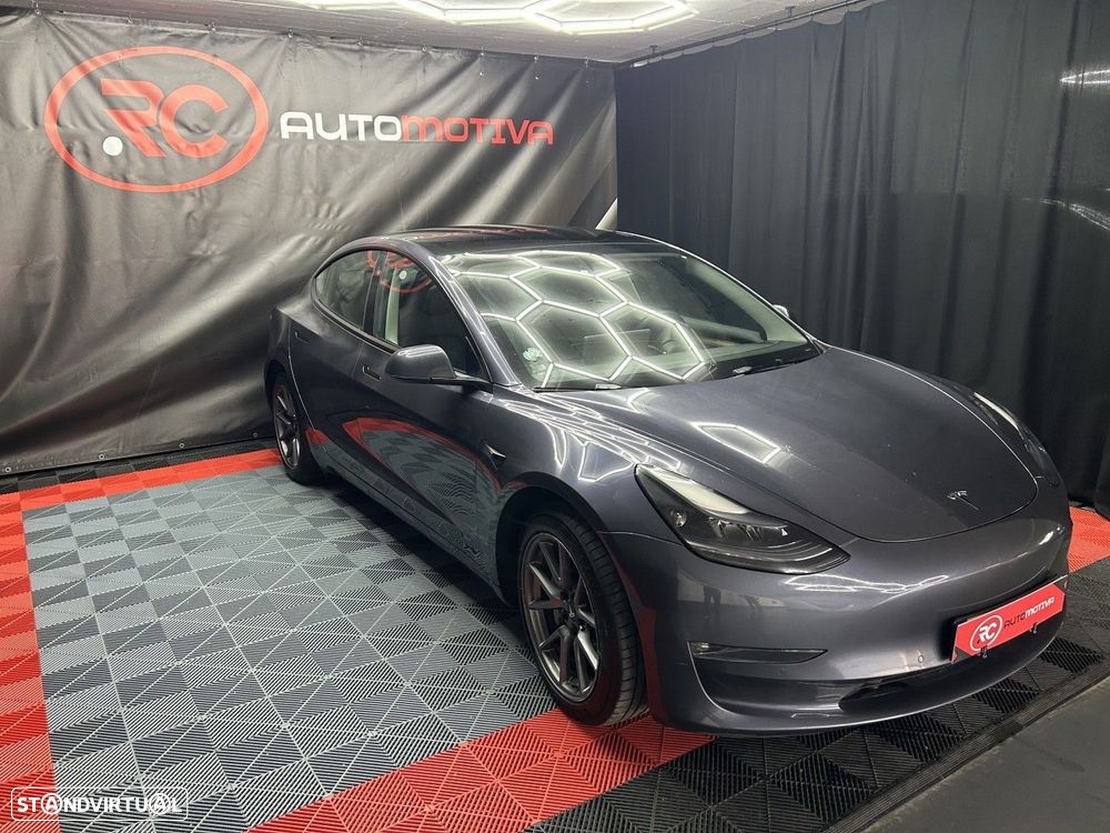 Tesla Model 3 - 1