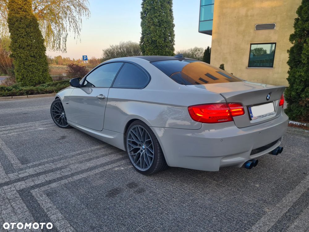BMW Seria 3 320d DPF M Sport Edition - 24