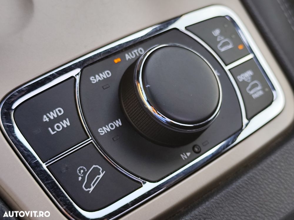 Jeep Grand Cherokee - 26