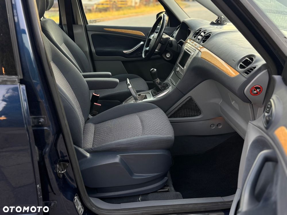 Ford Galaxy 2.0 Ghia - 10