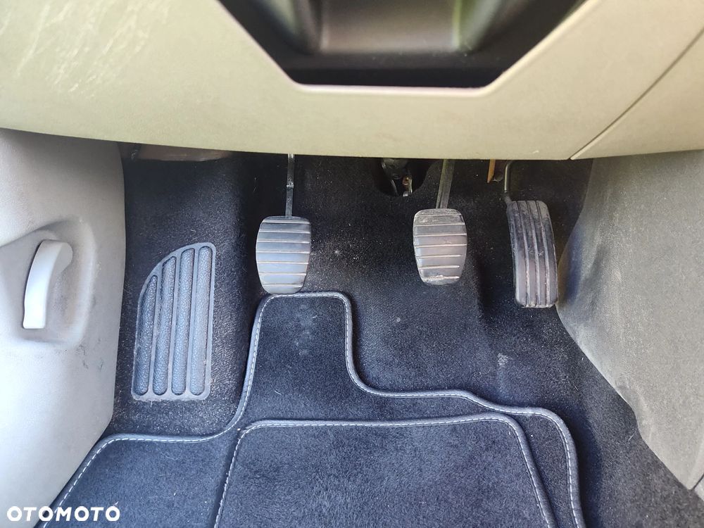 Renault Clio - 26