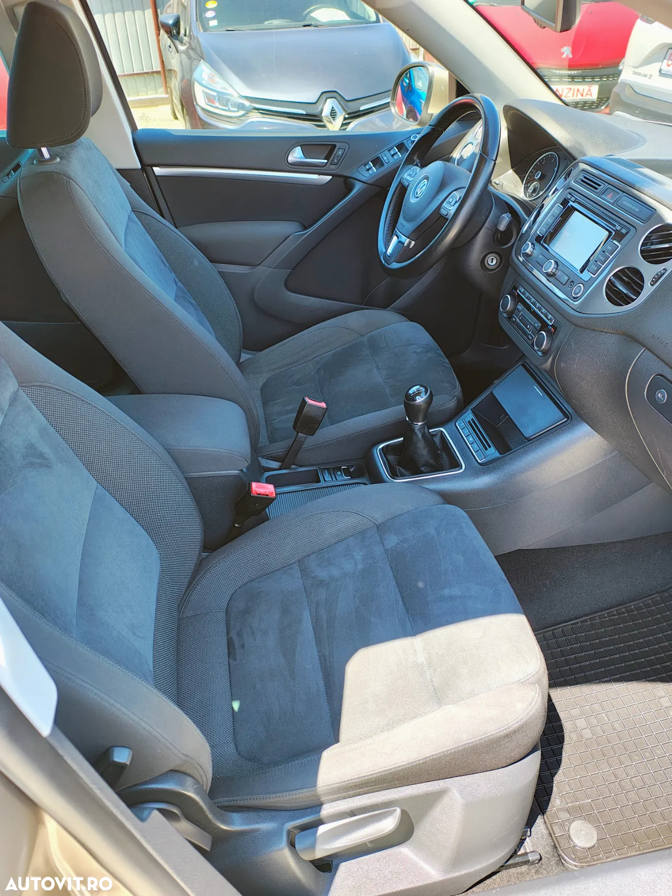 Volkswagen Tiguan 2.0 TDI DPF BlueMotion Technology Lounge Sport & Style - 6