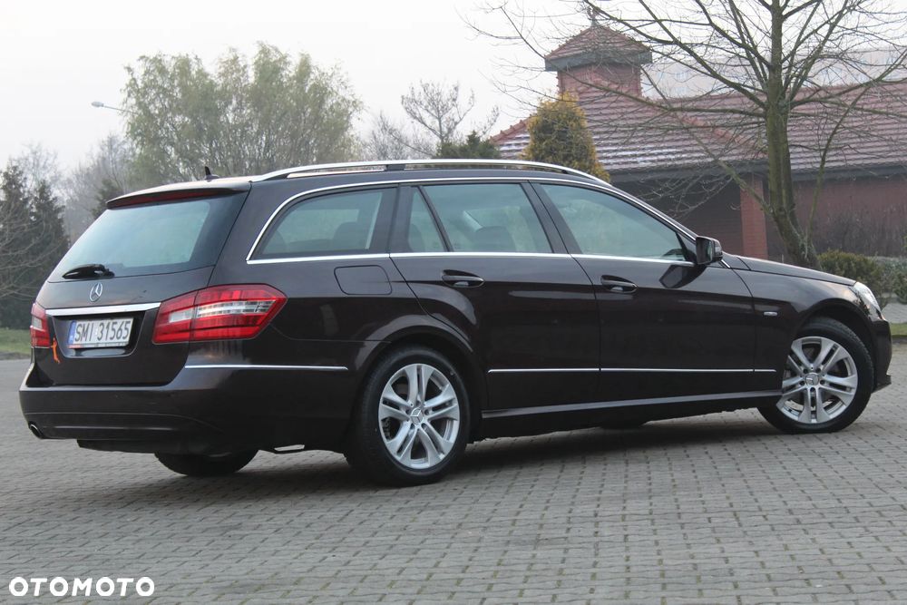 Mercedes-Benz Klasa E 250 CGI BlueEFFICIENCY 7G-TRONIC Avantgarde - 12