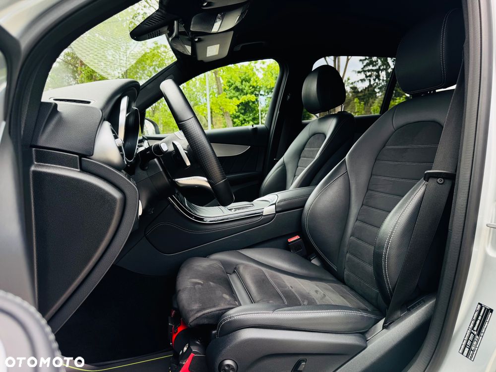 Mercedes-Benz GLC 220 d 4Matic 9G-TRONIC AMG Line Plus - 26
