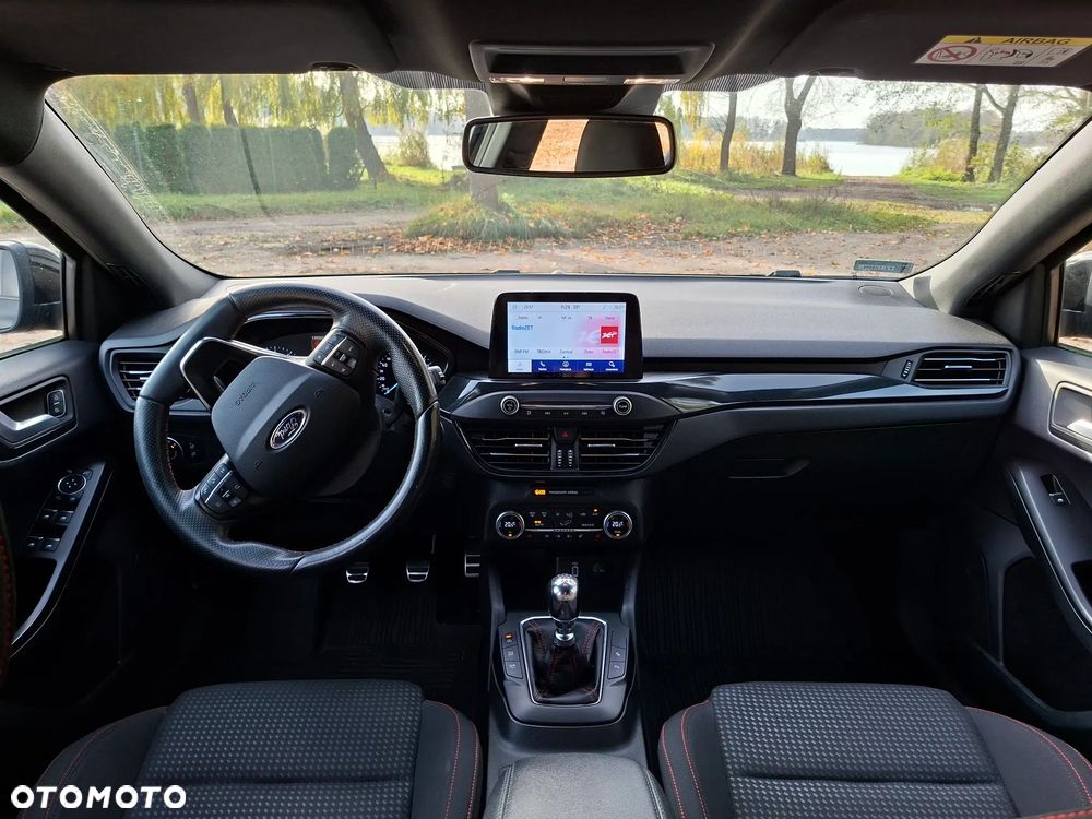 Ford Focus ver-1-5-ecoboost-st--line-business - 9