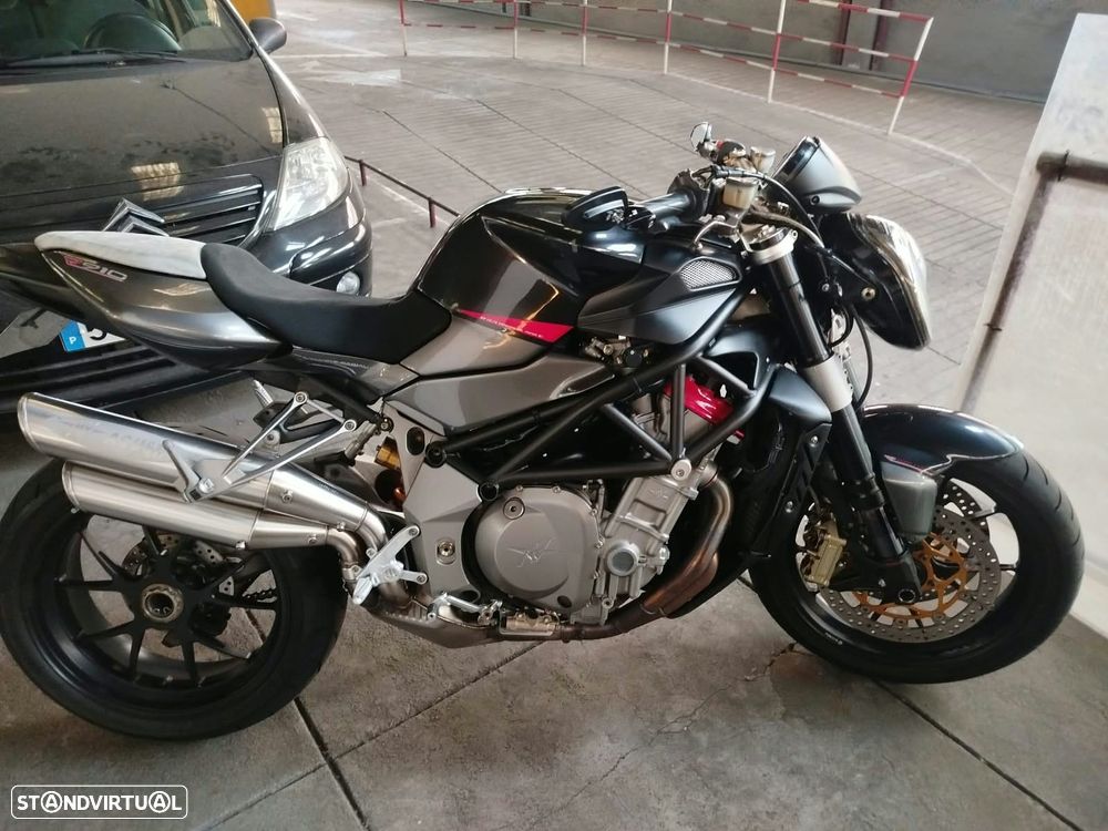 MV Agusta Brutale 910R - 3
