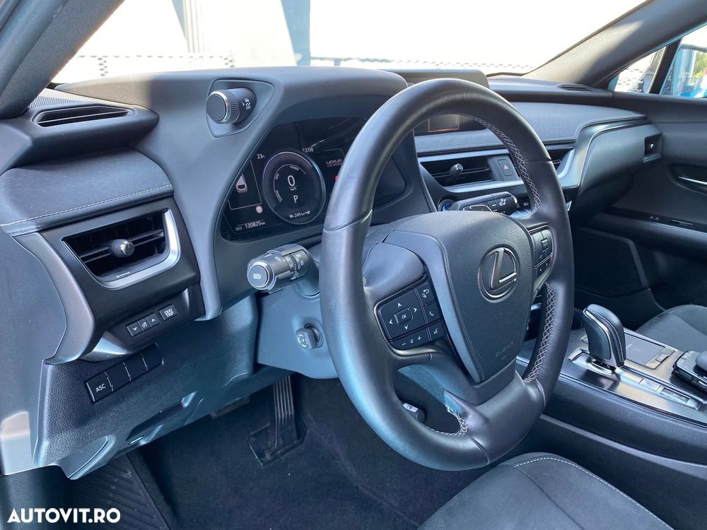 Lexus UX 300e Business - 13