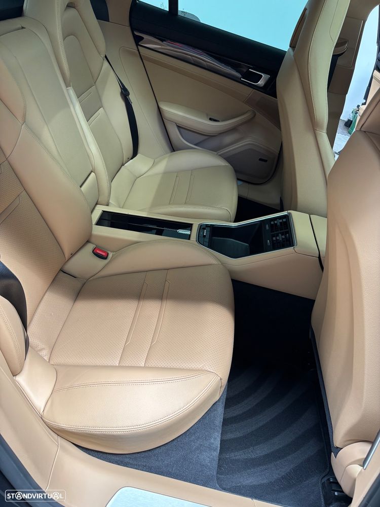 Porsche Panamera 4 E-Hybrid Platinum Edition - 4