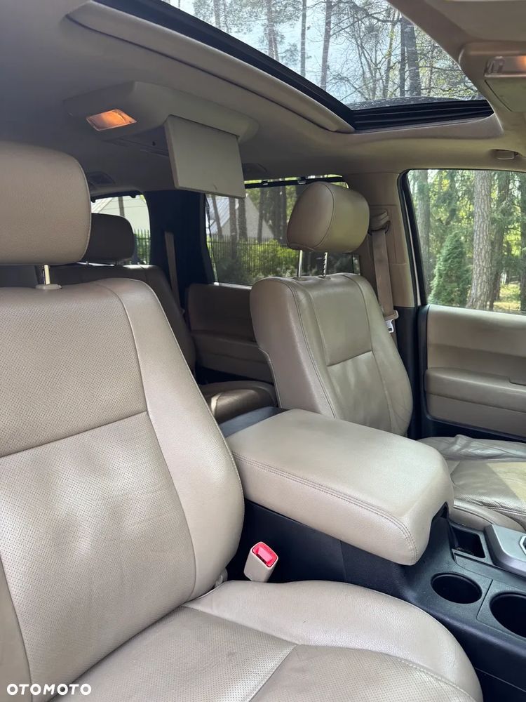 Toyota Sequoia - 10