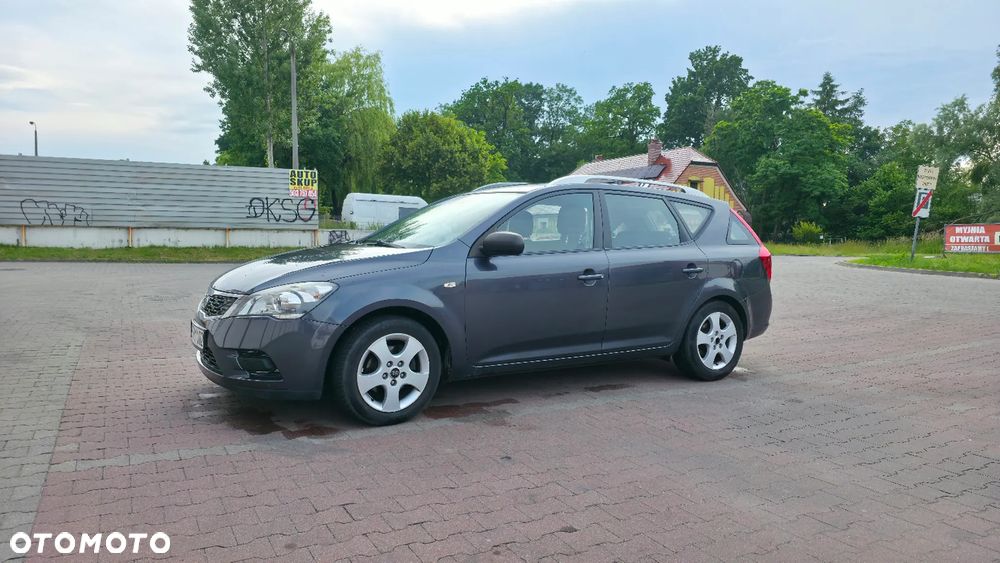 Kia Ceed - 9