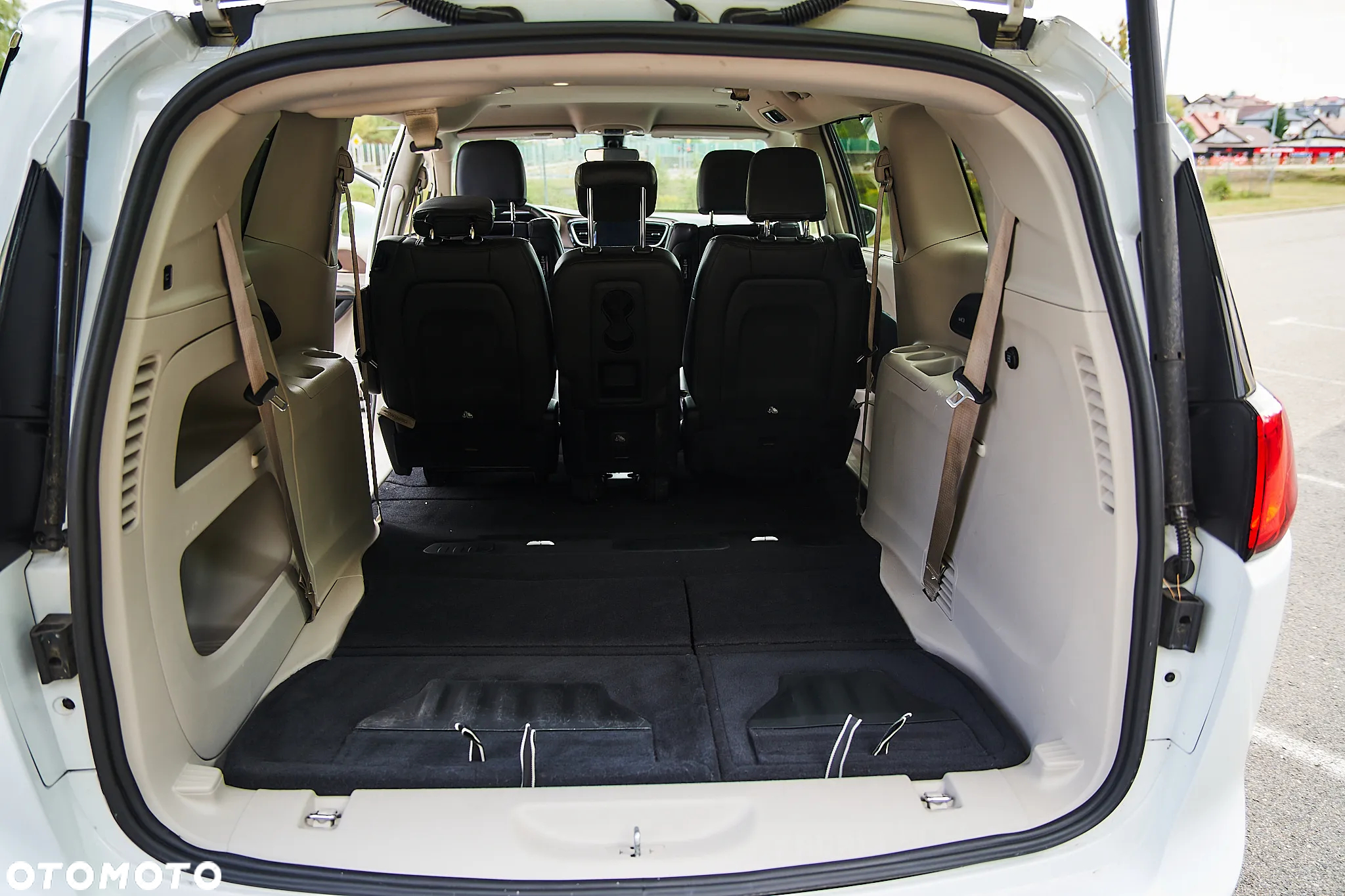 Chrysler Pacifica - 28