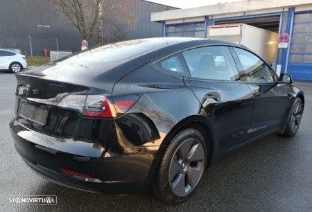 Tesla Model 3 Standard Range Plus RWD - 3