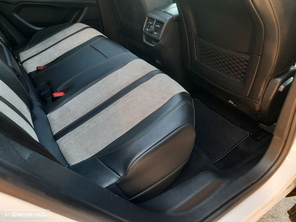 Peugeot 3008 1.6 Hybrid GT Pack e-EAT8 - 34
