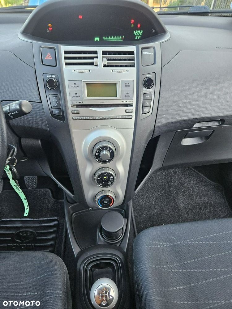 Toyota Yaris - 16