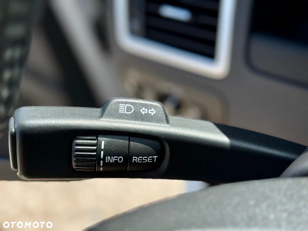 Volvo V70 2.5T R-Design Summum - 21