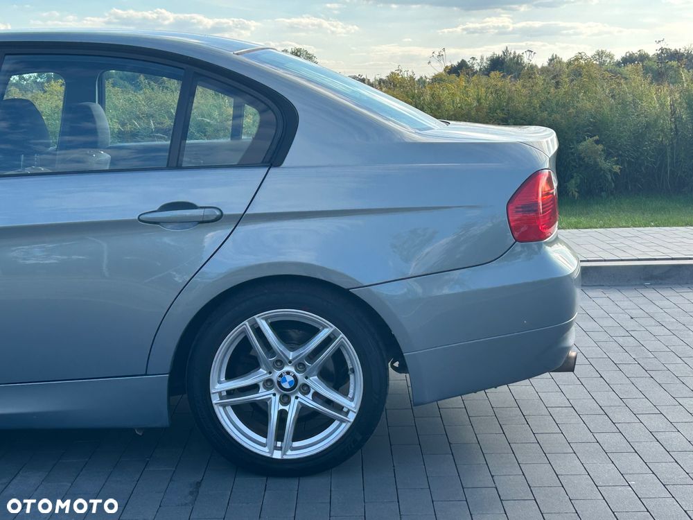BMW Seria 3 320i - 11