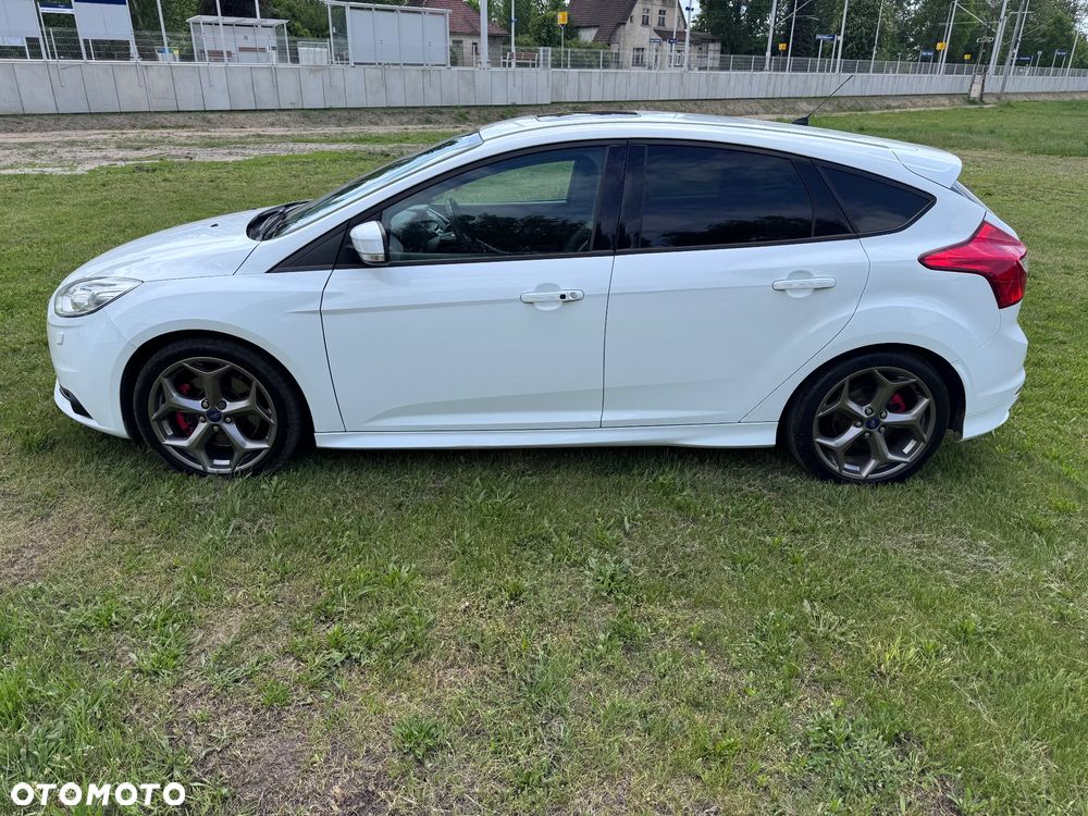 Ford Focus 2.0 EcoBoost ST mit Leder-Sport-Paket - 13
